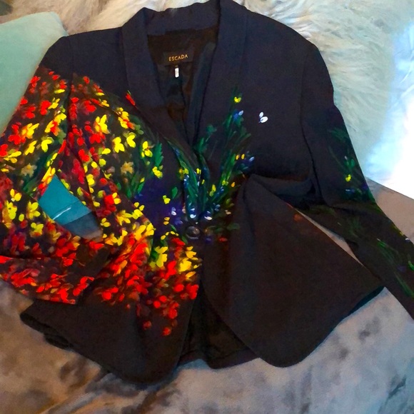 Escada jacket - Picture 3 of 15